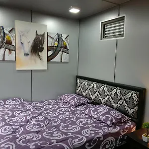 Container Edge Hotel